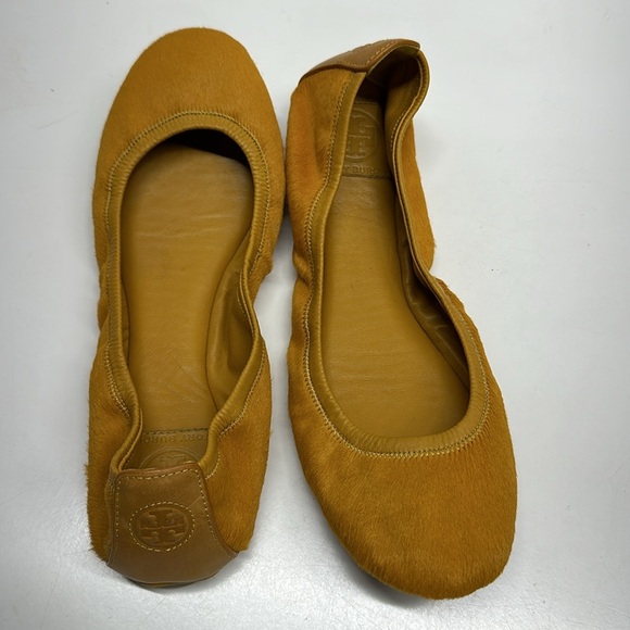 Tory Burch Ballet Flat Shoes Slip On Round Toe Pony Hair Mustard Yellow Size 10 - Picture 1 of 9